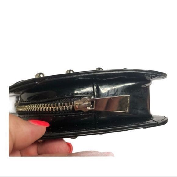 Trina Turk Houndstooth Clutch is ideal for any event or occasion. - Picture 8 of 10